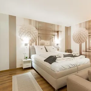 Downtown Residences - Ac,elevator,terrace Appartamento